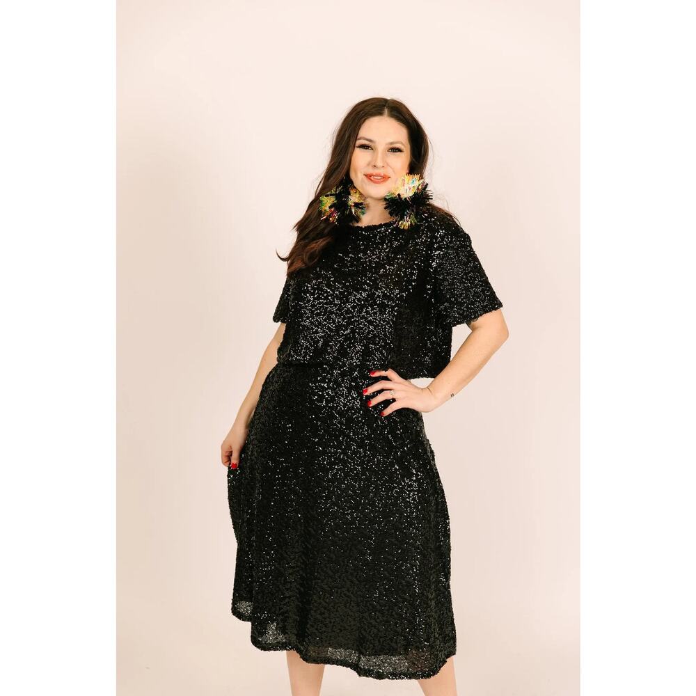 Fringe + Co NWT Black Sequin Crop Top Sz XS Shiny Boxy Bold Short Sleeve